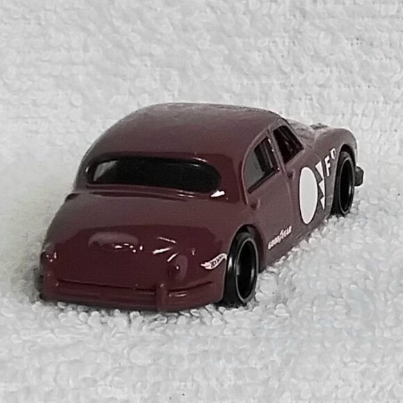3/$24 Mint 2023 Jaguar Mk1 Hot Wheel HRY80!! - Picture 2 of 3